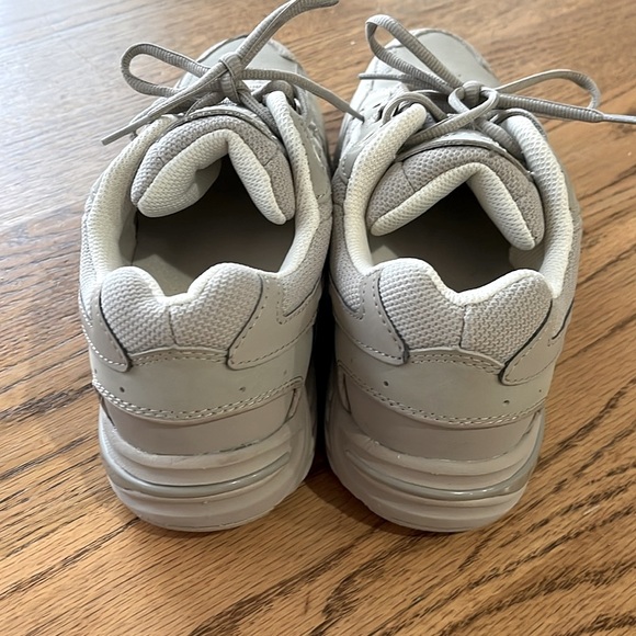 VIONIC 23Walk Shoes- Women Size 8.5- LIKE NEW - Picture 3 of 5